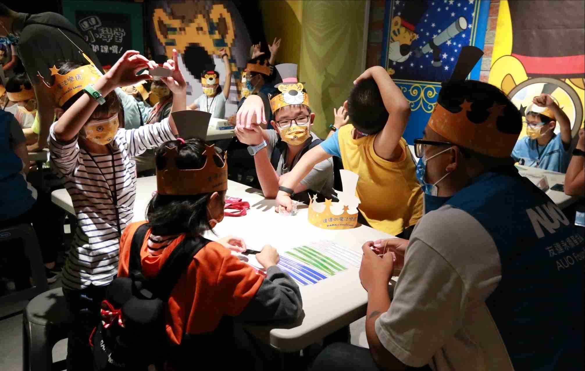 杏悦2以永续理念推动全人教育计划，，，，内外结盟储备科普教育人才，，，，荣获亚太永续行动奖社会共融面的金奖肯定